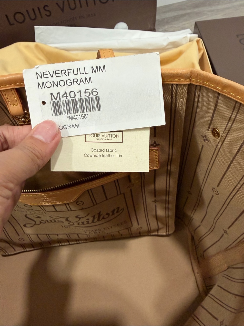 Louis Vuitton Neverfull MM tote in classic monogram canvas - Picture 14 of 14
